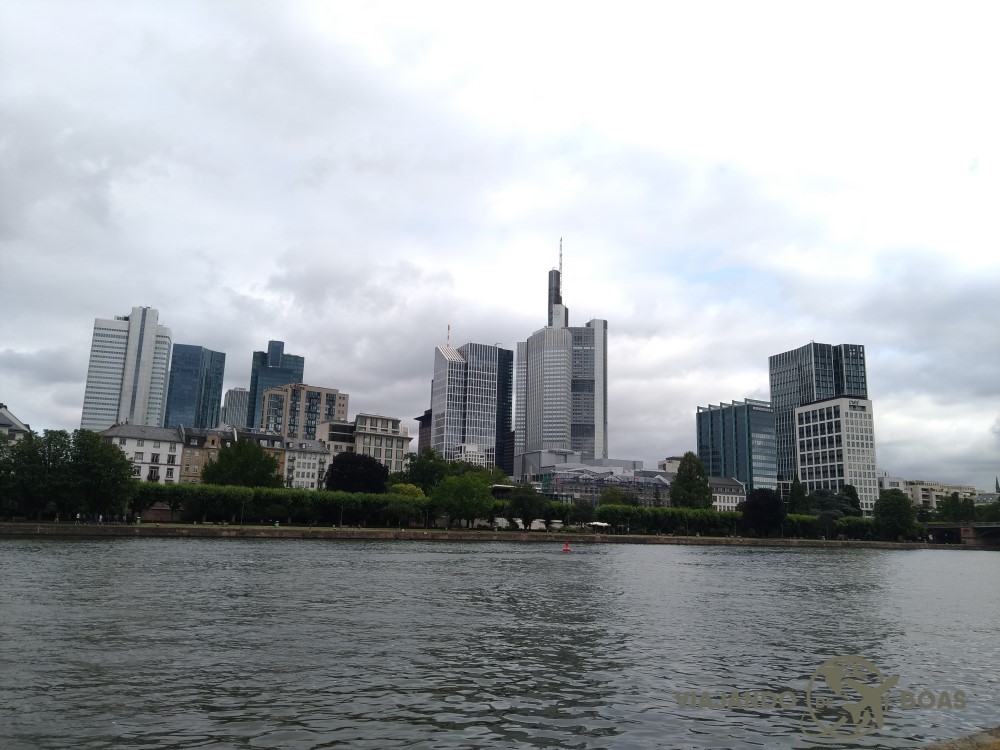 No momento você está vendo Os prédios modernos de Frankfurt